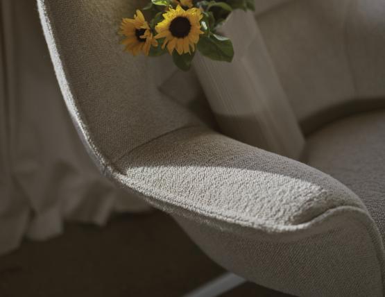 Doze Lounge Chair Swivel Insitu 2